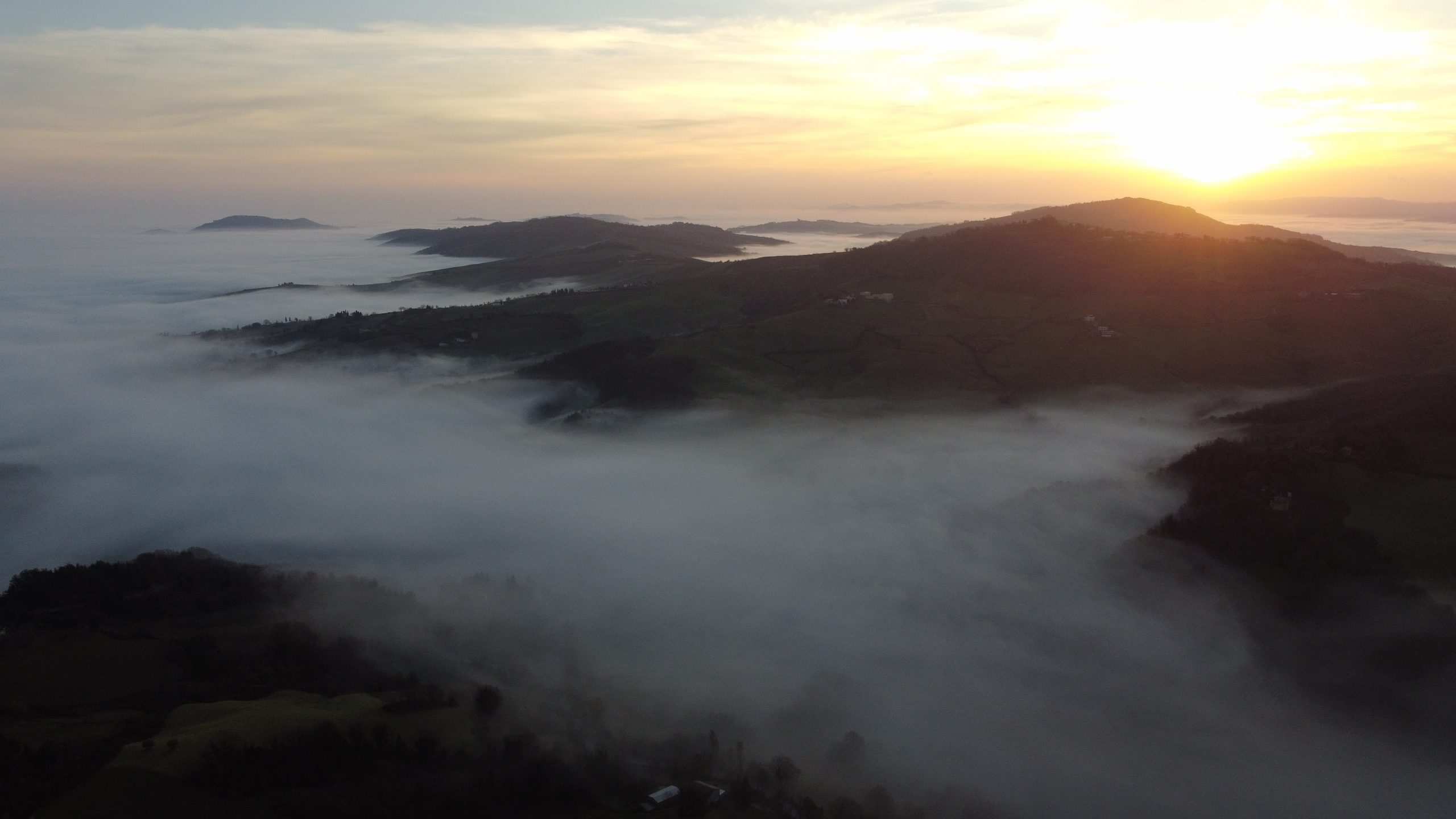 Veduta panoramica del territorio comunale di Monte Grimano Terme.